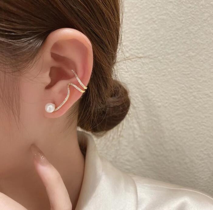 TwistStuds™️- Pearl Bone Clip Earrings